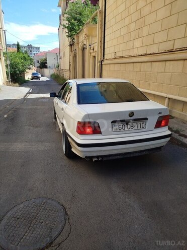 BMW 320-2