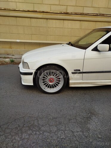 BMW 320-9