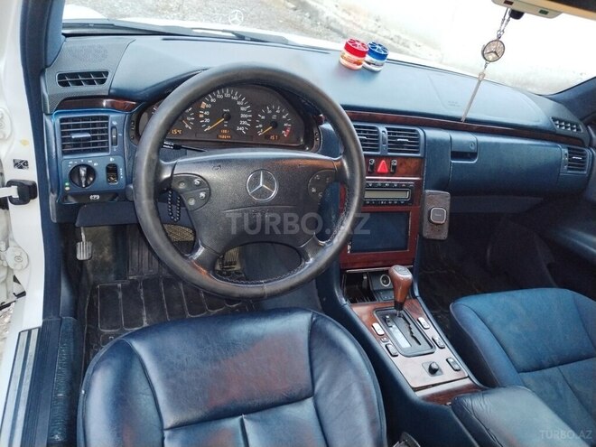 Mercedes E 230-3
