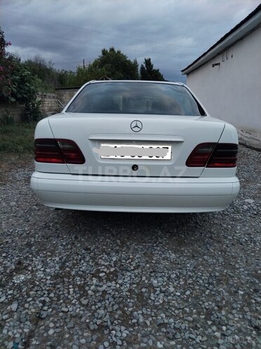 Mercedes E 230-2
