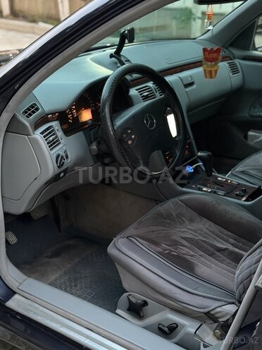 Mercedes E 270-5
