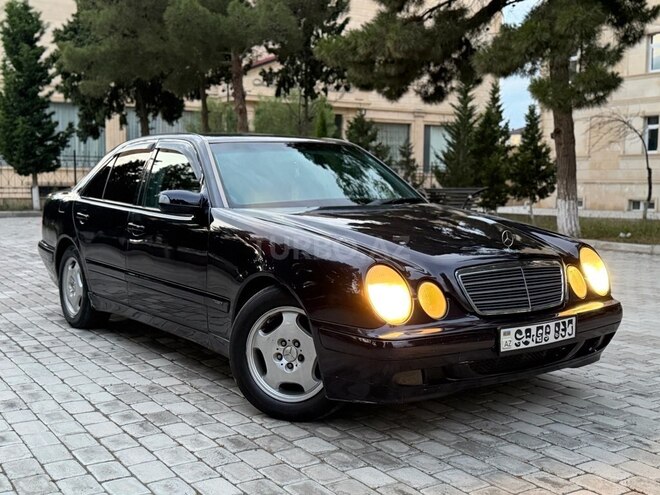Mercedes E 270-3
