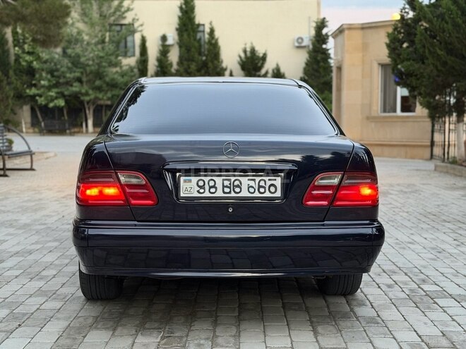 Mercedes E 270-7