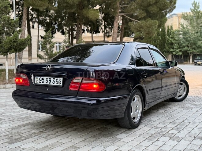 Mercedes E 270-4