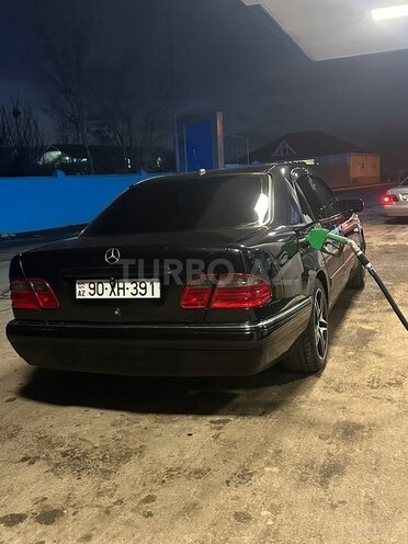 Mercedes E 280-9