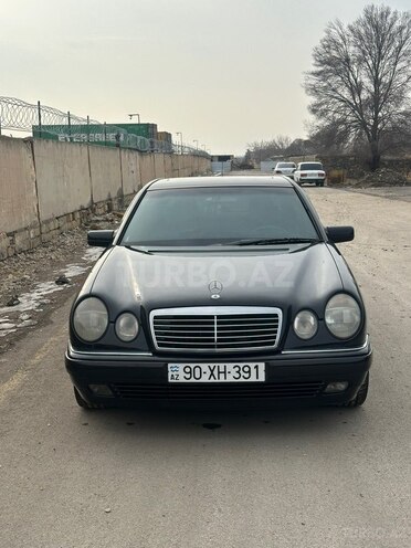 Mercedes E 280-1