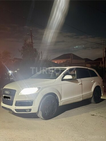 Audi Q7-3