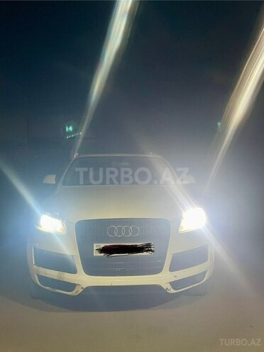 Audi Q7-1