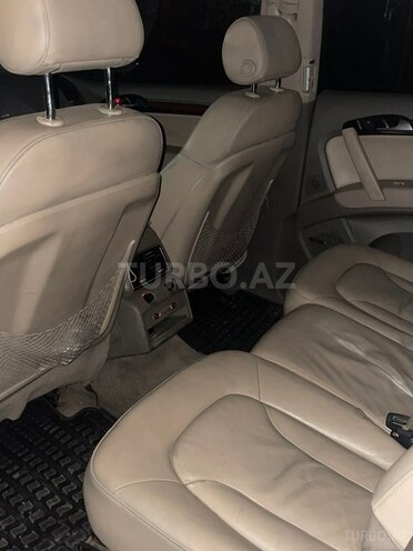Audi Q7-6