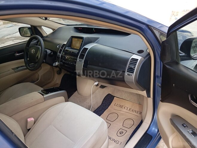 Toyota Prius-12