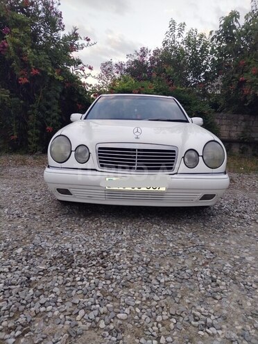 Mercedes E 230-5