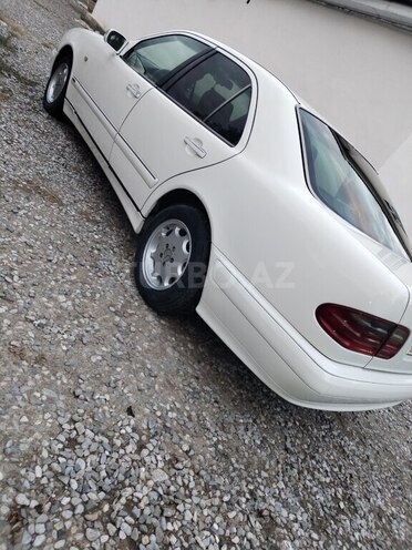 Mercedes E 230-6