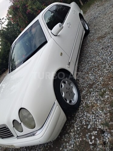 Mercedes E 230-8