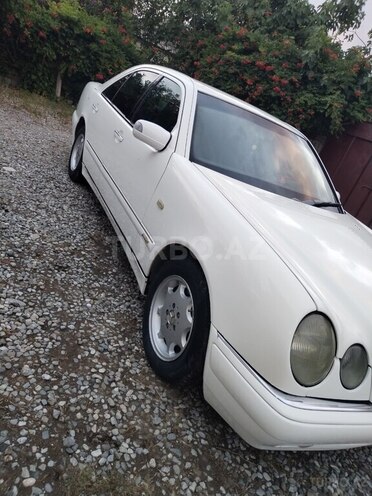Mercedes E 230-7