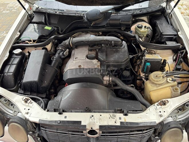 Mercedes E 230-12
