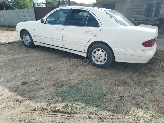 Mercedes E 230-13