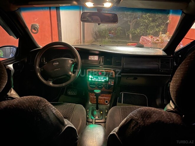 Opel Vectra-4