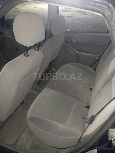 Ford Focus-10