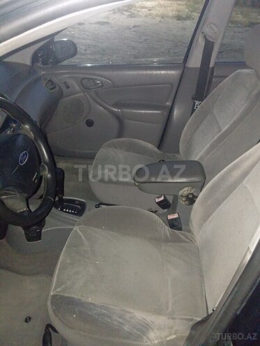 Ford Focus-12