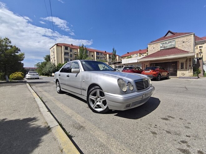Mercedes E 240-5