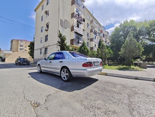 Mercedes E 240-2