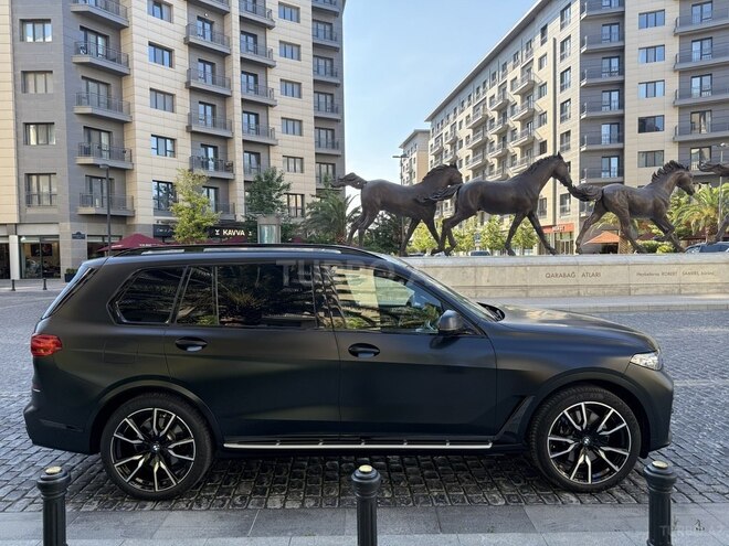 BMW X7-4