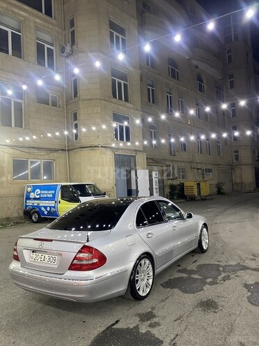 Mercedes E 240-4
