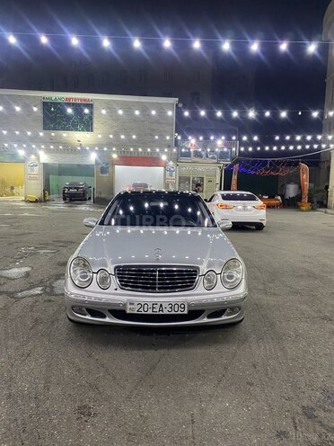 Mercedes E 240-1