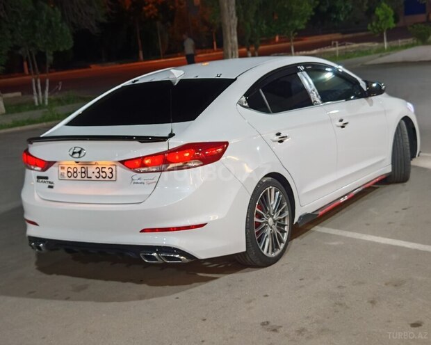 Hyundai Elantra-2
