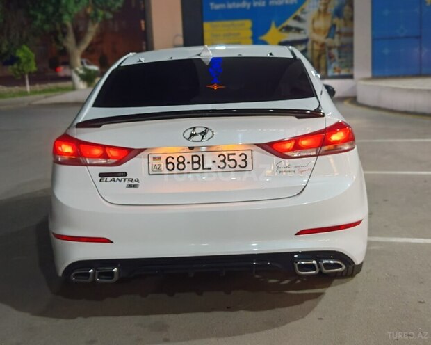 Hyundai Elantra-6