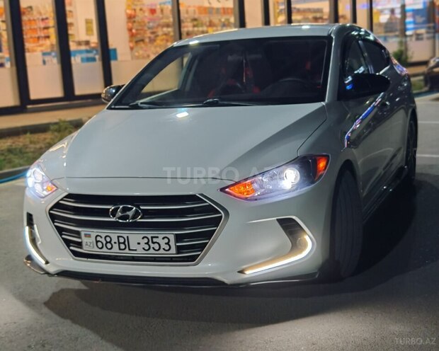 Hyundai Elantra-11