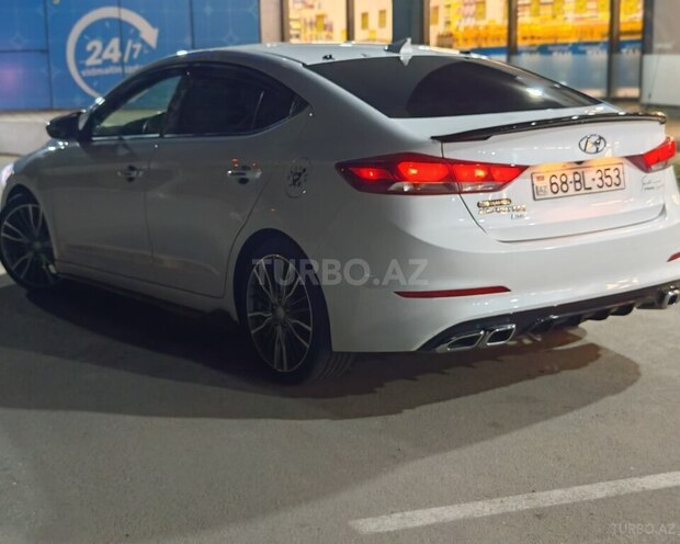 Hyundai Elantra-9