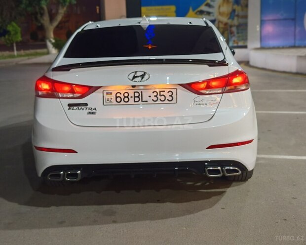 Hyundai Elantra-14