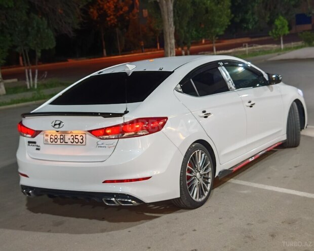 Hyundai Elantra-10
