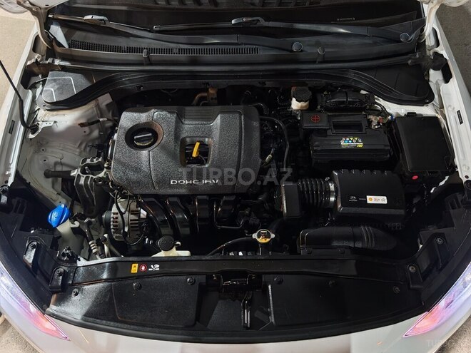 Hyundai Elantra-16