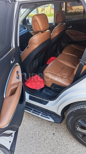 Hyundai Santa Fe-13