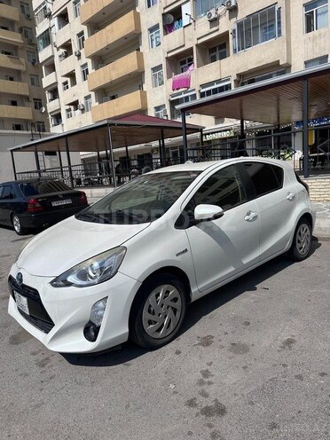 Toyota Aqua-4