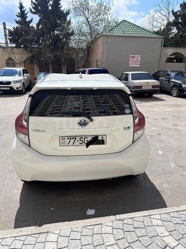 Toyota Aqua-2