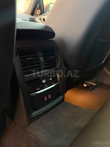 BMW i4-10