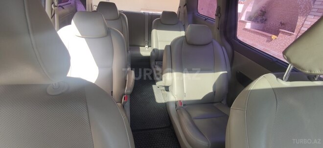 Kia Carnival-4