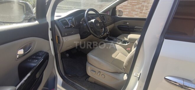Kia Carnival-2