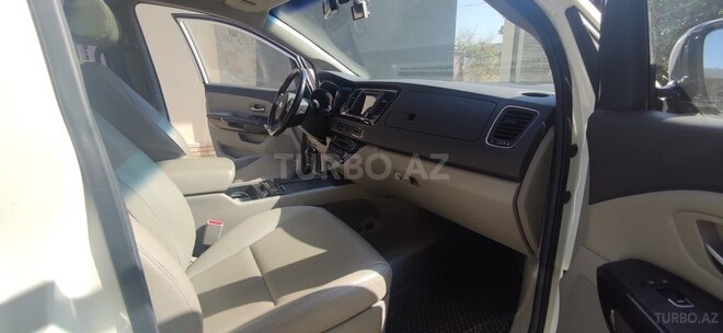 Kia Carnival-3