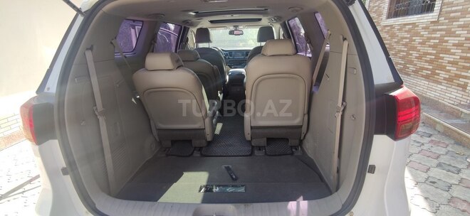 Kia Carnival-5