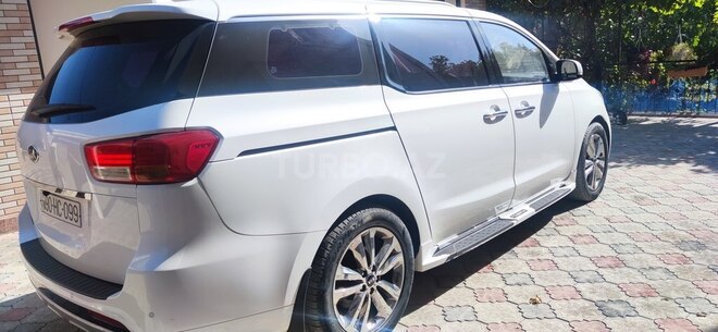 Kia Carnival-10