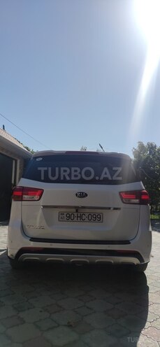 Kia Carnival-12