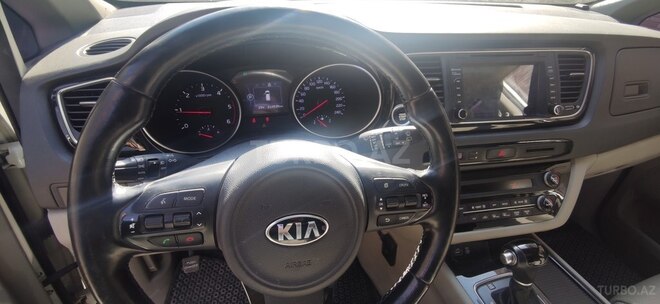 Kia Carnival-6