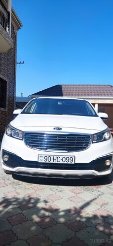 Kia Carnival-1