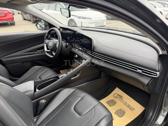 Hyundai Elantra-16