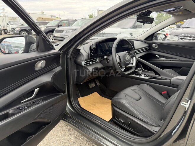 Hyundai Elantra-14