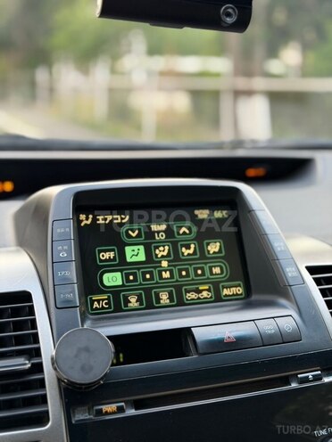 Toyota Prius-8
